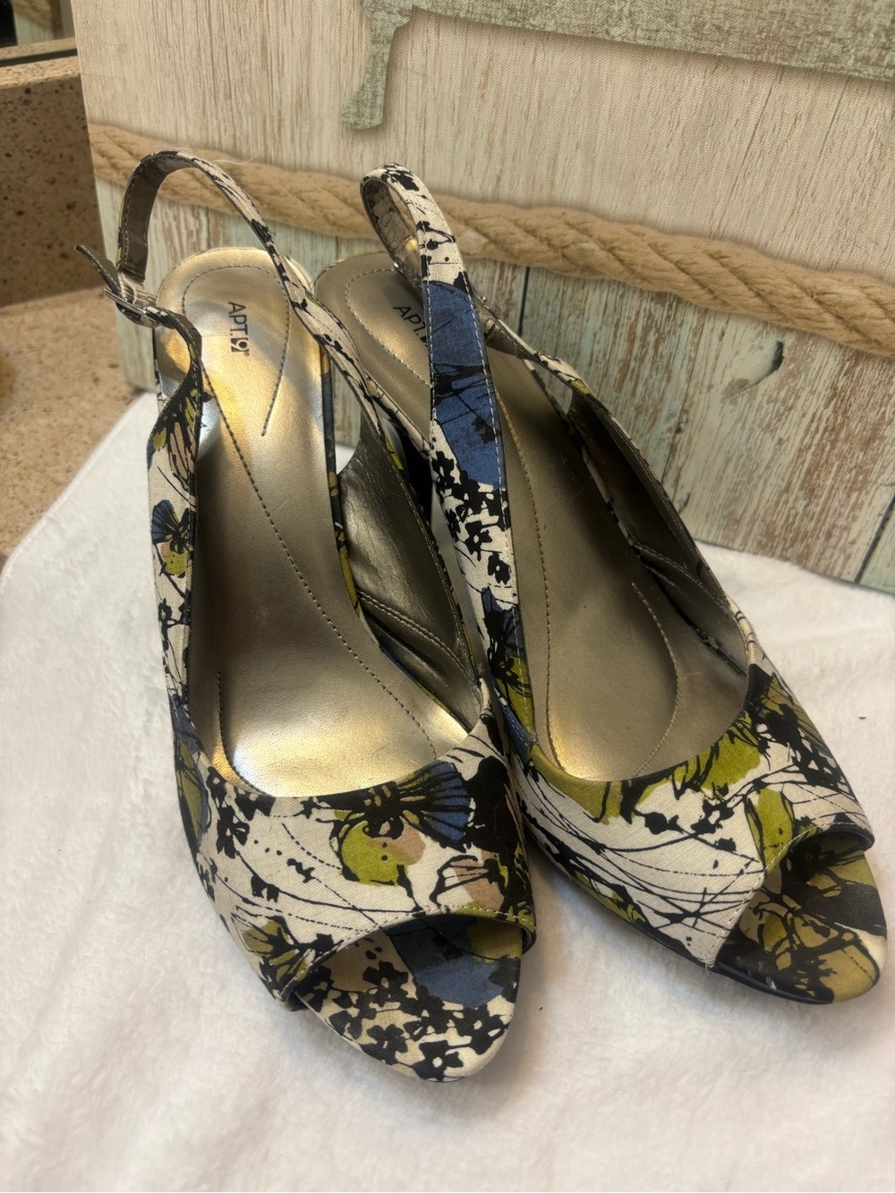 Apt. 9 Floral Peep-Toe Slingback Heels in Blue, Green and Cream Size 10